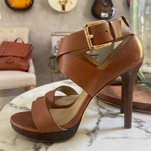 Michael Kors heels tan wood heel